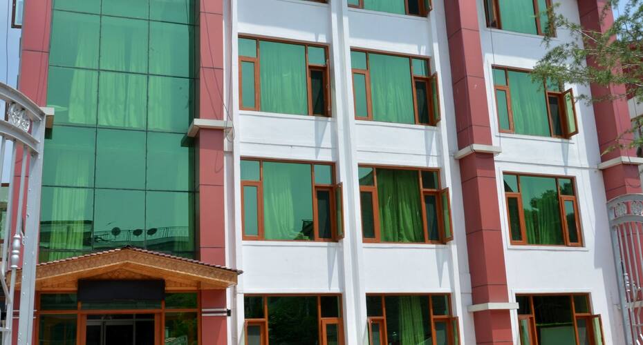 Hotel Grand Tabiyah, Srinagar 1